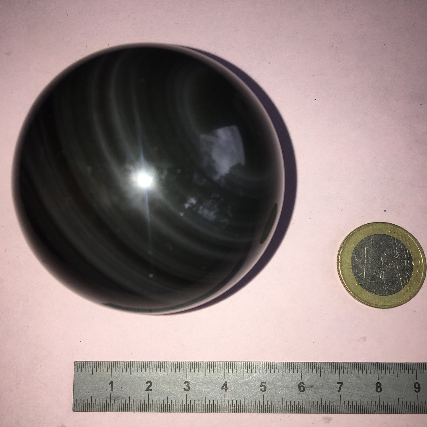 Sphère en Obsidienne 'Oeil Céleste', pièce unique de 65 millimètres - 232 grammes. La pierre des Mayas, hypnotisant et envoûtant ! Parfait pour la lithothérapie, collection, exposition...!