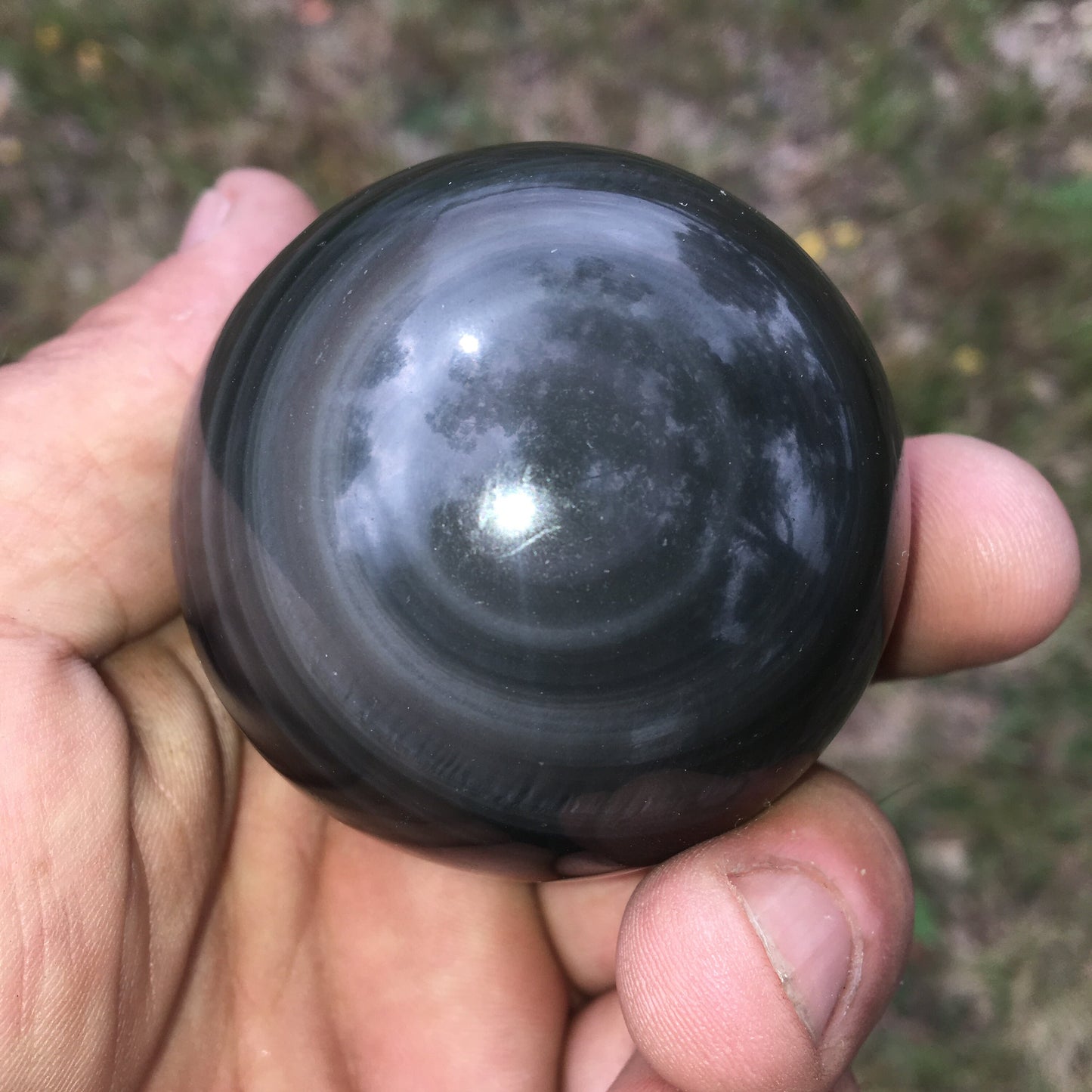 Sphère en Obsidienne 'Oeil Céleste', pièce unique de 65 millimètres - 232 grammes. La pierre des Mayas, hypnotisant et envoûtant ! Parfait pour la lithothérapie, collection, exposition...!