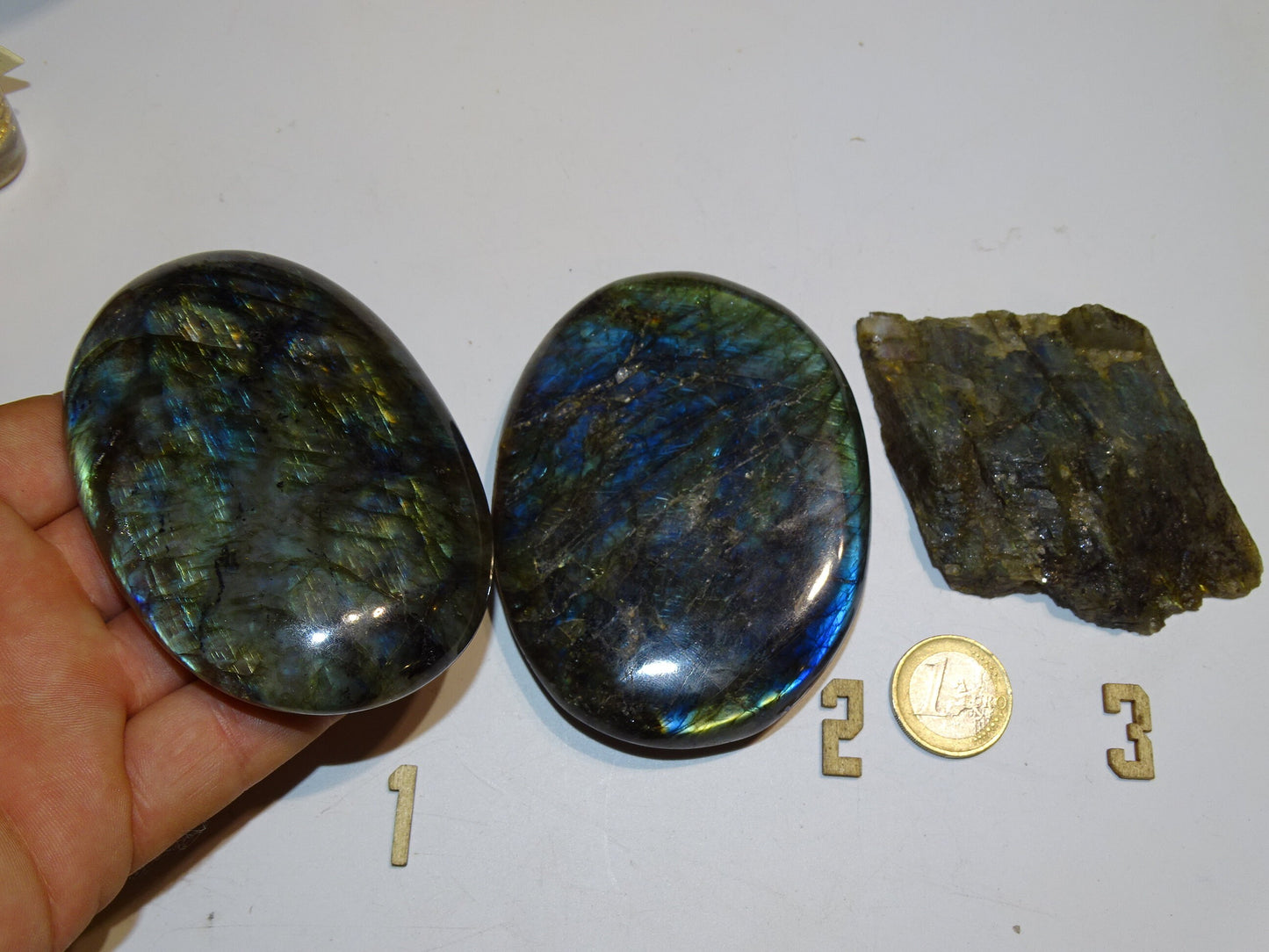 Labradorite, 2 pierres plates XL, modèles au choix, environ 10 x 65 x 23 mm - 225 grammes environ + 1 morceau brut 1 face polie. Très belle qualité, des reflets hologramme incroyable !