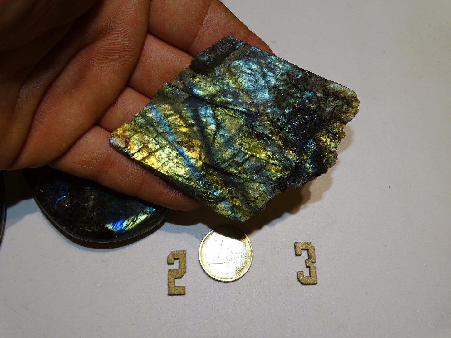 Labradorite, 2 pierres plates XL, modèles au choix, environ 10 x 65 x 23 mm - 225 grammes environ + 1 morceau brut 1 face polie. Très belle qualité, des reflets hologramme incroyable !