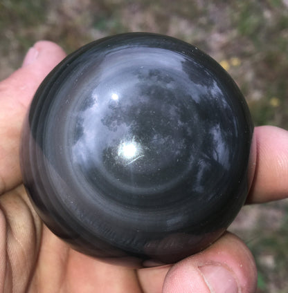 Sphère en Obsidienne 'Oeil Céleste', pièce unique de 65 millimètres - 232 grammes. La pierre des Mayas, hypnotisant et envoûtant ! Parfait pour la lithothérapie, collection, exposition...!