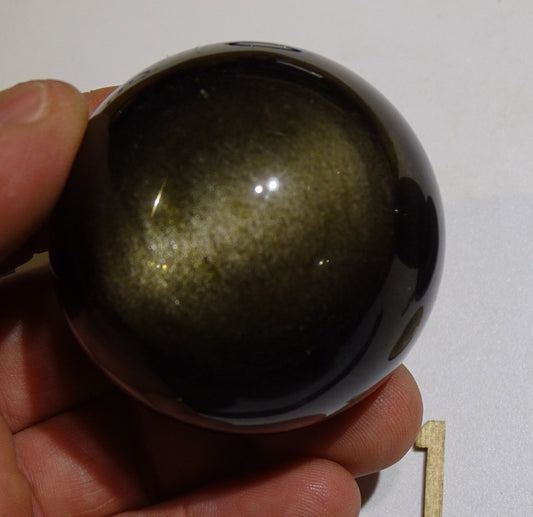 Sélection de 2 sphères en Obsidienne doré, de 53 et 56  millimètres - 130 et 160 grammes. Une pierre naturellement belle ! Parfait pour la lithothérapie, collection, exposition...!