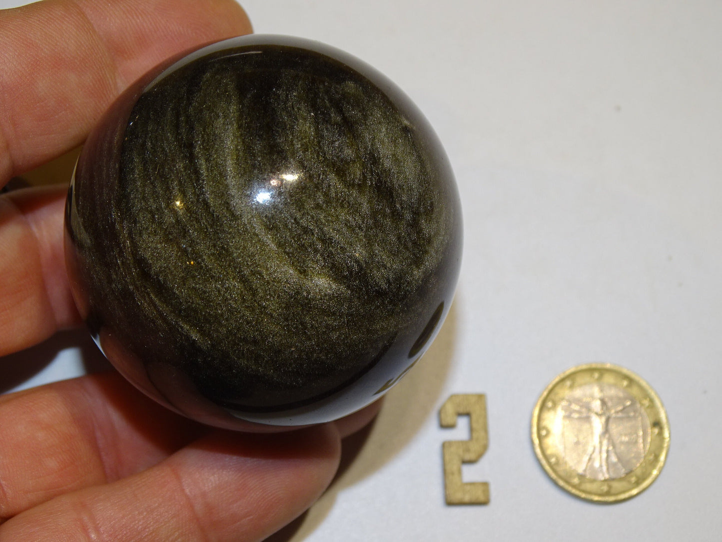 Sélection de 2 sphères en Obsidienne doré, de 53 et 56  millimètres - 130 et 160 grammes. Une pierre naturellement belle ! Parfait pour la lithothérapie, collection, exposition...!