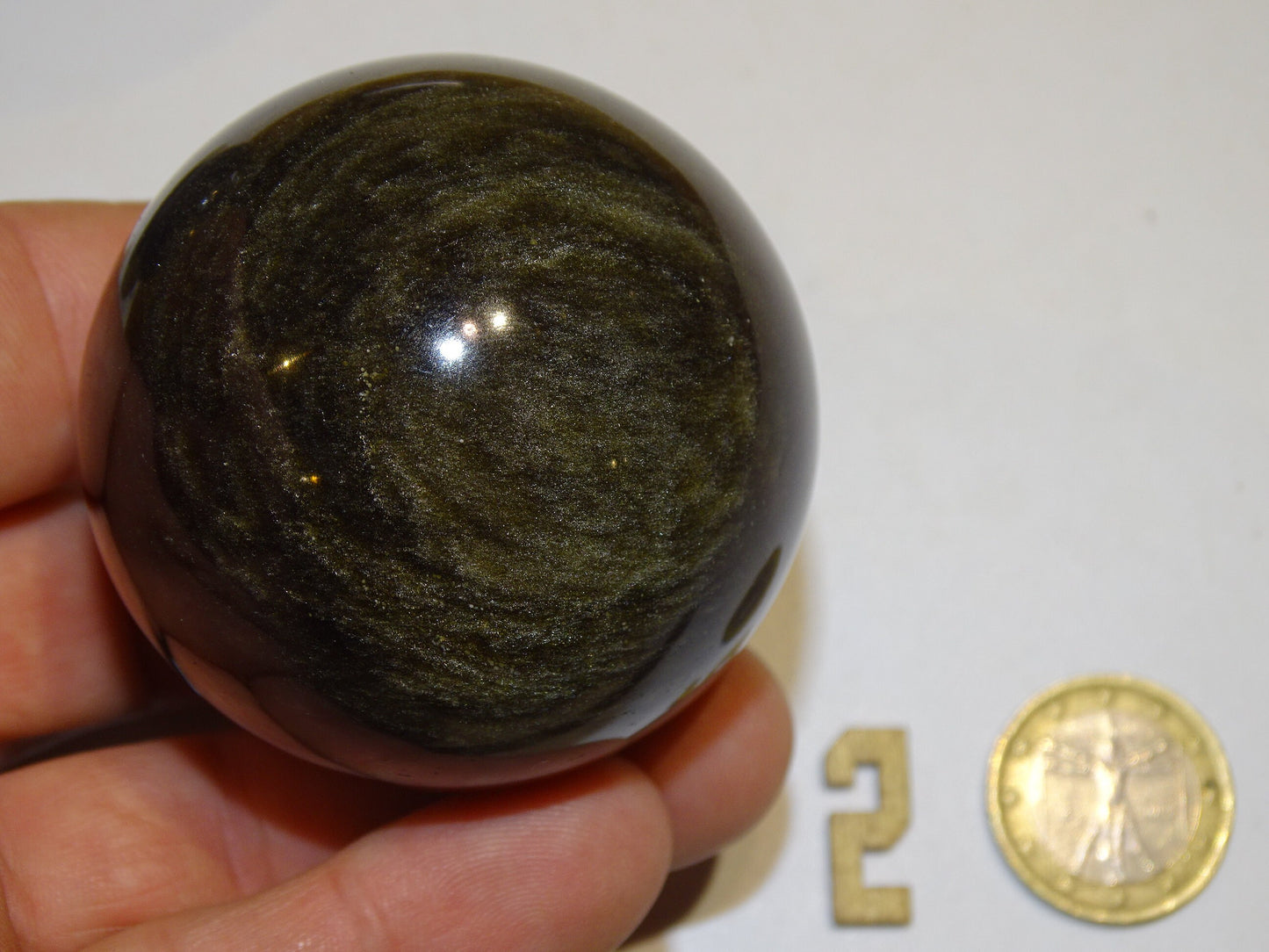 Sélection de 2 sphères en Obsidienne doré, de 53 et 56  millimètres - 130 et 160 grammes. Une pierre naturellement belle ! Parfait pour la lithothérapie, collection, exposition...!