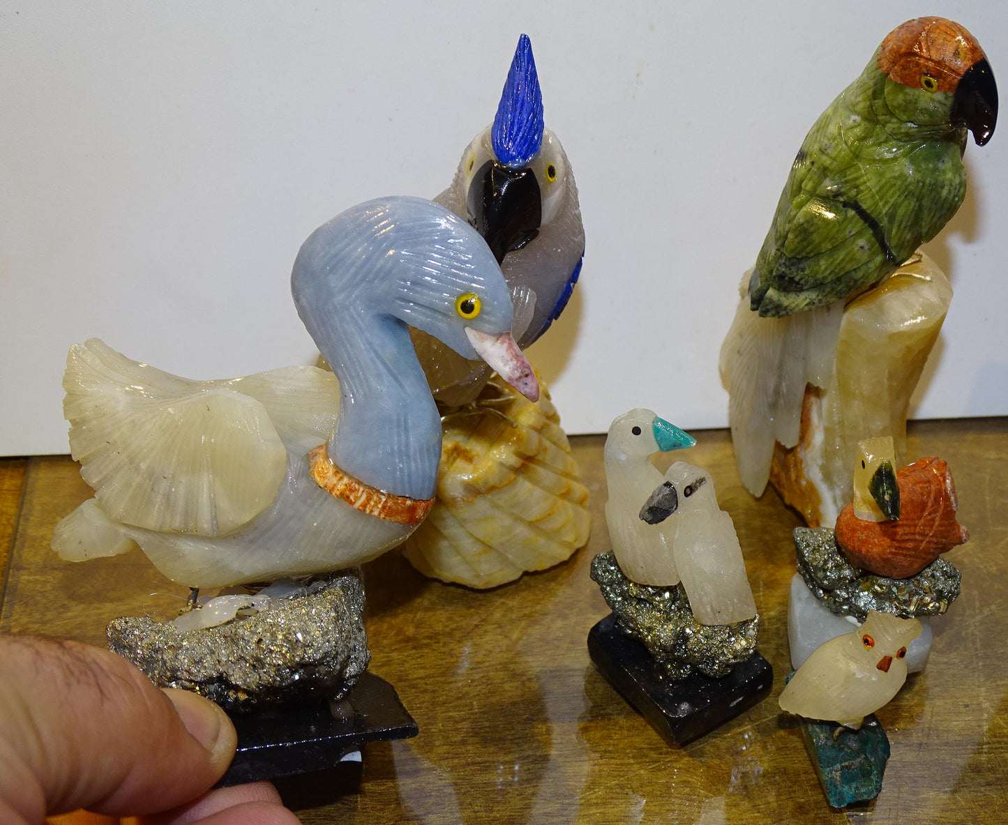 Sélection au choix de belles mini- sculptures d'oiseaux en pierres fines, cygne, perroquet, canard... fait main, très belles finitions ! De 3 à 9 centimètres !