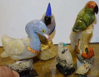 Sélection au choix de belles mini- sculptures d'oiseaux en pierres fines, cygne, perroquet, canard... fait main, très belles finitions ! De 3 à 9 centimètres !