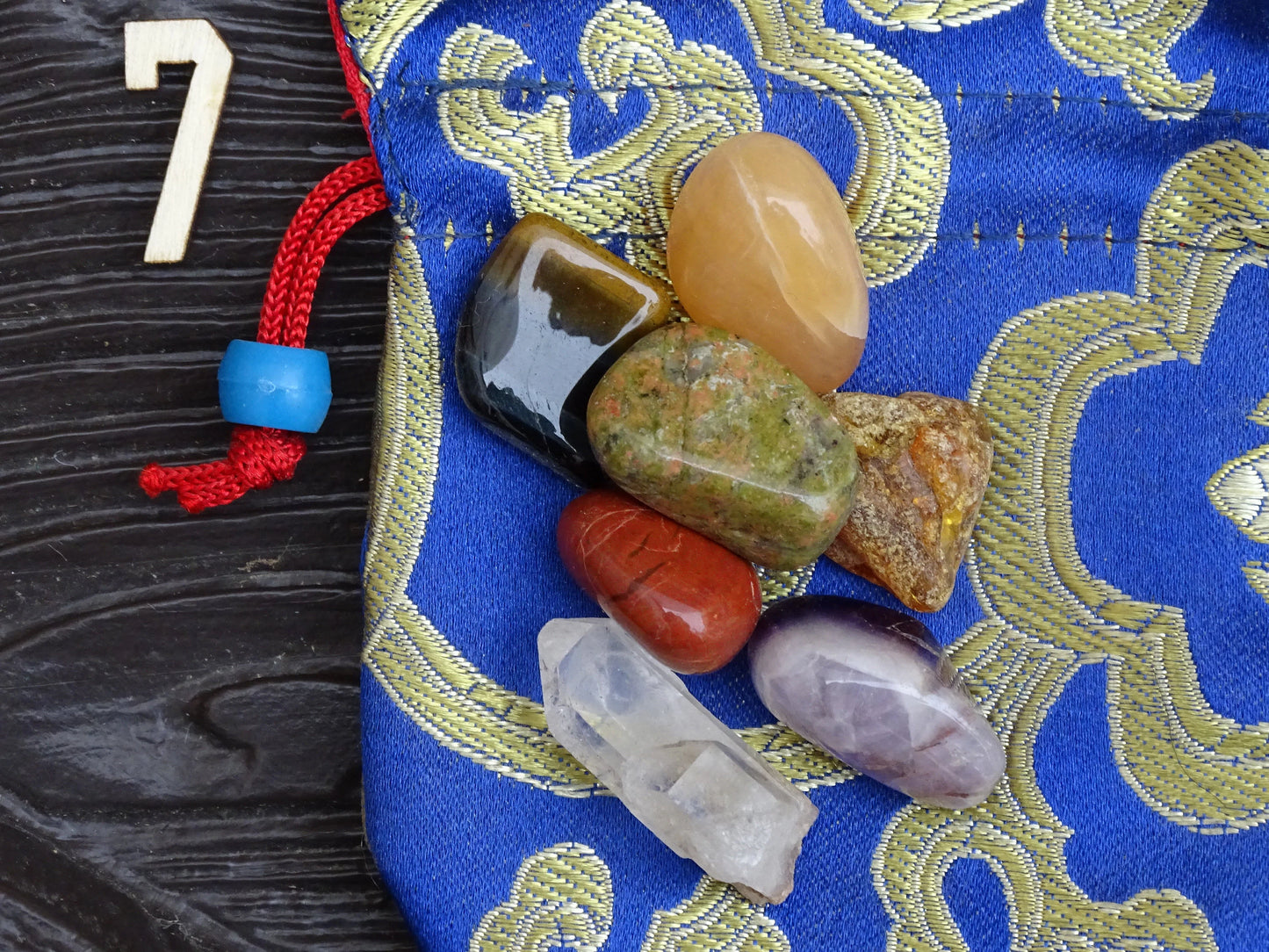 Création gem & Zen, sélection de kits 7 chakras avec housse. Chaque set est unique ! parfait pour débuter en lithothérapie, en cadeau ou en collection...