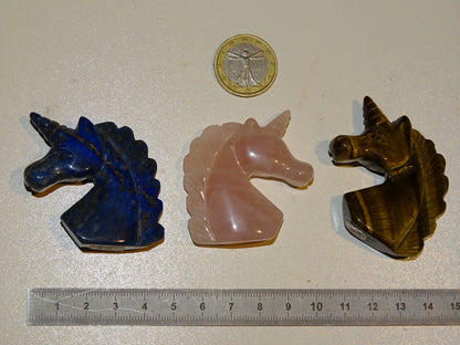 Sélection de licorne en pierres, au choix : Quartz cristal/ quartz rose/ lapis lazuli. De 45 mm de haut x 45 x 15 / 38 grammes. Trés belle finitions, superbes pièces !