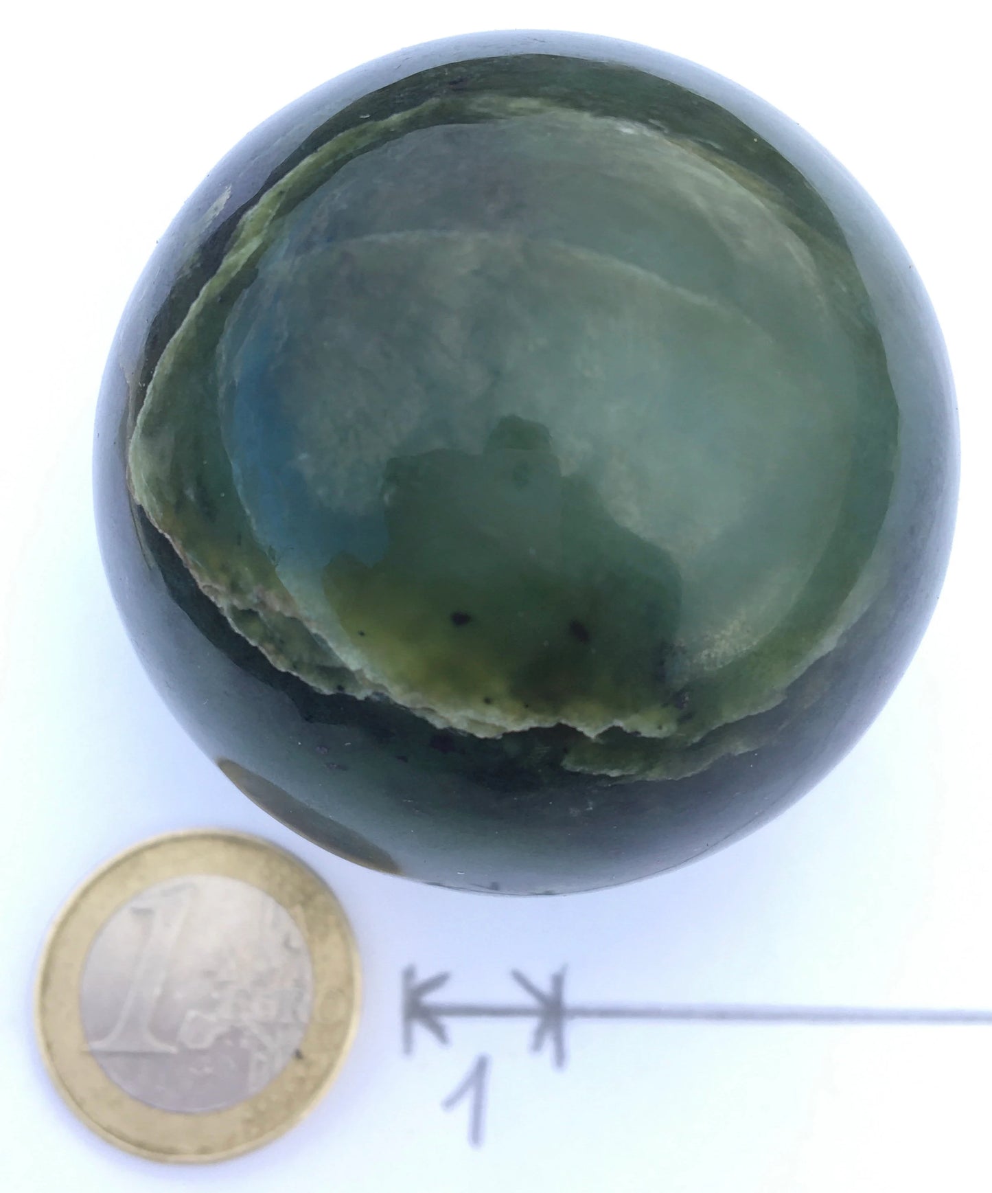 Sphère de Jade néphrite, modèle unique d'environ 50 millimètres, 195 grammes. Superbe pierre, parfait pour la lithothérapie, collection, exposition...!