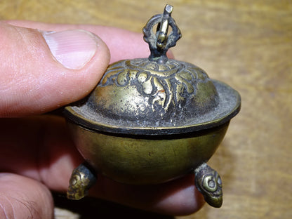 Set de Kapala et mini bougeoir pour Ghee, en bronze, magnifiques pièces anciennes de rituels, parfait pour une collection, exposition ou utlisation sur un Autel !