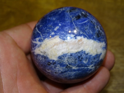 Sphère en Sodalite de 320 grammes, de 58 millimètres.  Parfait pour une collection, exposition... !