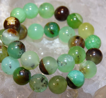 Chrysoprase, perles rondes de 6 et 8 mm, vendu en : fil de perle 38/39 cm, en bracelet de 17 à 21cm, en collier de 45 ou sautoir de 60cm. Qualité AA à AAA, superbes perles, parfait !