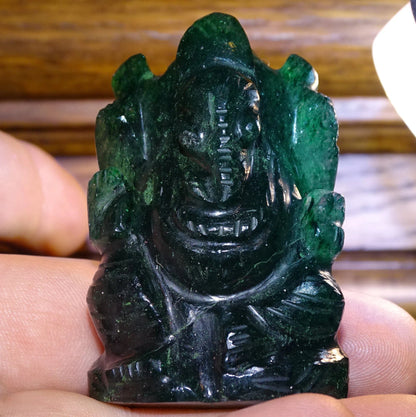 Ganesh en jadeite, fait main ! taille de 60 millimètres de hauteur x 37 x 21 - Superbe pièce d'une divinité Hindouiste !