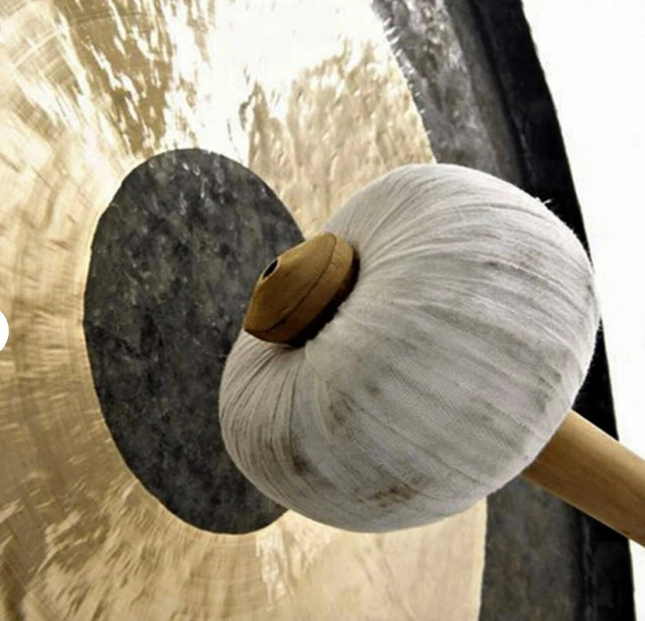 Sélection de Gong, 2 familles au choix : 'Chao Gong' de Ø 30 à 90 cm et 'Wind Gong' de Ø 30 à 80 cm. Vendu avec maillet, parfait !