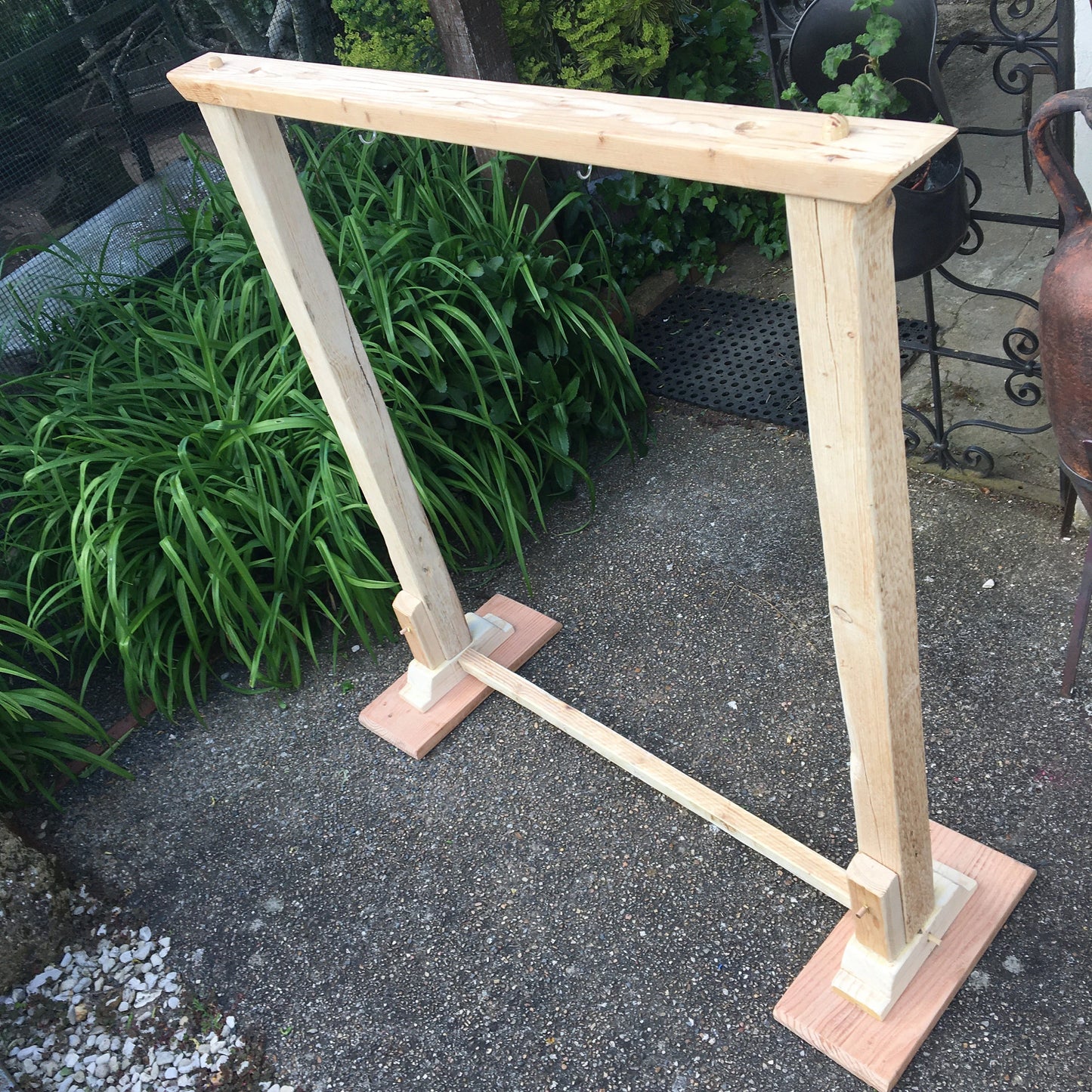 Supports en bois, pour gong ou tambour de 30 jusqu'à 100 cm. 3 modèles au choix, 2 finitions 'mate' ou 'brillante'. ± sur mesure de 30 à 100 centimètres* - Poids !: ± 3 à 8 kg.