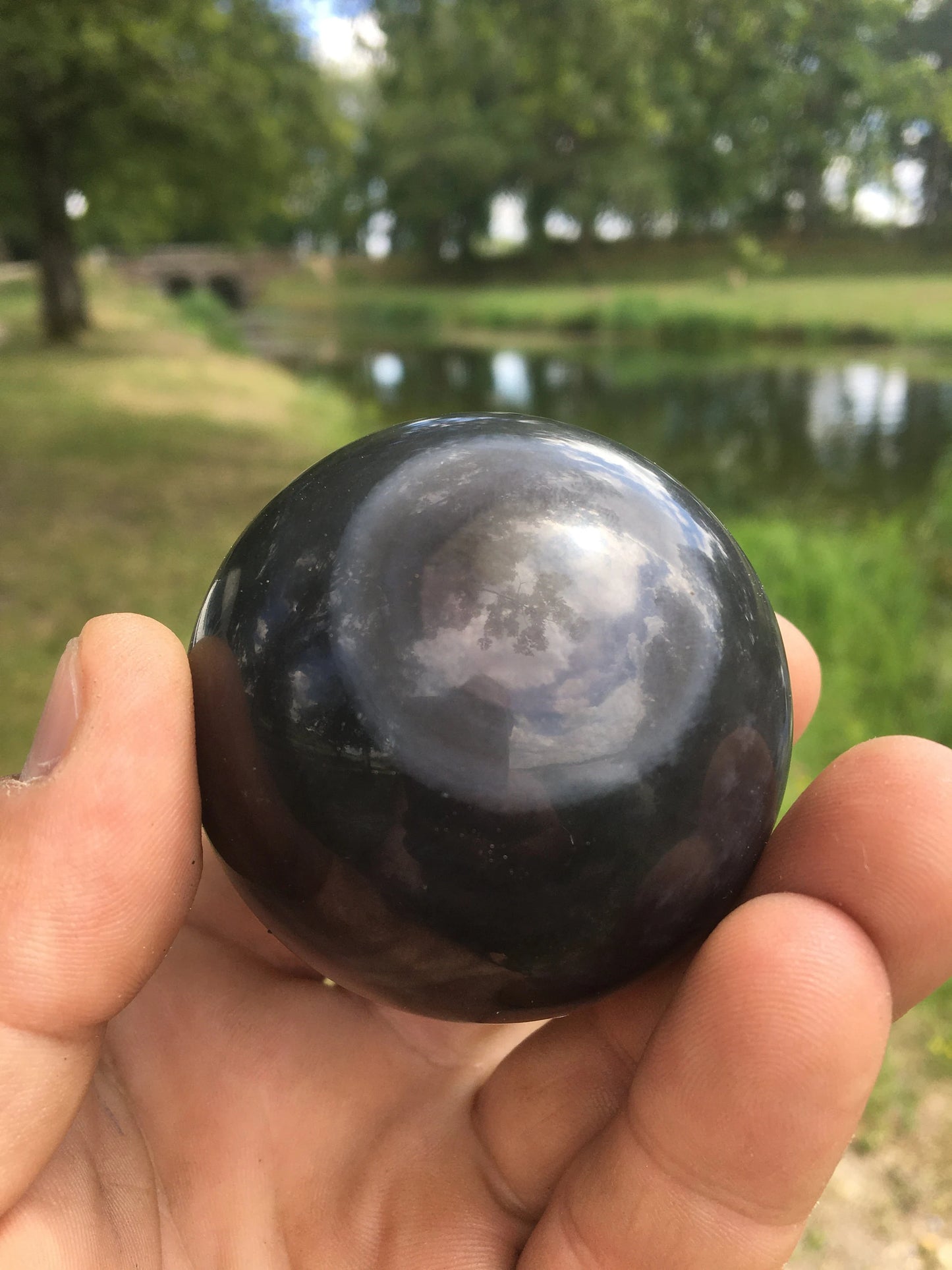 Sphère en Obsidienne 'Oeil Céleste', pièce unique de 48 millimètres - 150 grammes. La pierre des Mayas, hypnotisant et envoûtant ! Parfait pour la lithothérapie, collection, exposition...!