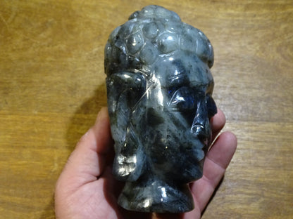 Sculpture de Bouddha en labradorite de qualité supèrieure, fait à la main, 15 centimètres de haut x 8 x 8 de large. Reflets bleutés incroyables, superbes pièces ! Parfait dans une salle de Méditation, Autel, Collection, Exposition...