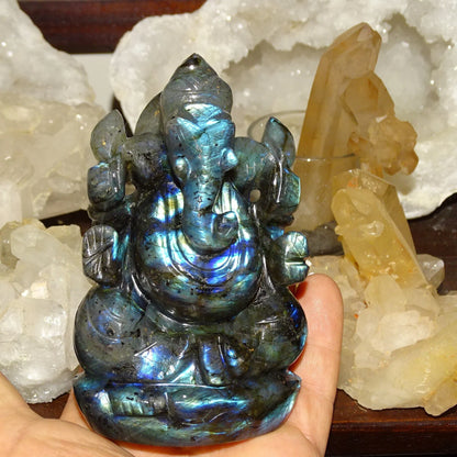 Ganesh en pierre de 'labradorite', fait main, taille de 115 millimètres de hauteur x 85 x 48 - 510 grammes. Superbe pièce aux reflets bleutés incroyable pour  1 divinité Hindouiste éternelle !