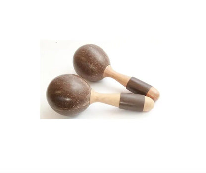 Sélection de divers modèles au choix de maracas, hochet ou shaker, fait en bois, potiron et osier... Parfait pour vos projets sonores de danses ou pour des cadeaux originaux !