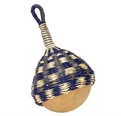 Sélection de divers modèles au choix de maracas, hochet ou shaker, fait en bois, potiron et osier... Parfait pour vos projets sonores de danses ou pour des cadeaux originaux !