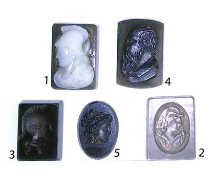 Cabochons/ 'Camée' ou 'Caméo', 5 pièces au choix, ancien et authentique fait en Onyx, véritable oeuvre d'art, gravure d'une précision ultime. 14 x 10 millimètres x 0,3 d'épaisseur. Parfait en collection, exposition, bijouterie...