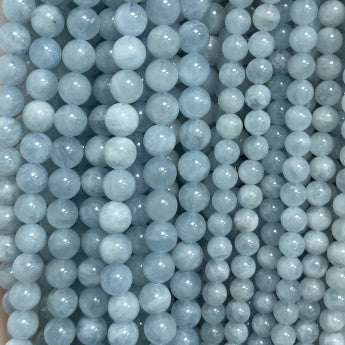 Aigue marine qualité EXTRA, perles rondes de 6 ou 8 mm. Vendu en fil de perle 38/39 cm, en bracelet de 17 à 21cm, en collier de 45 ou sautoir de 60cm. Qualité AA à AAA, superbes perles, belle pureté, parfait !