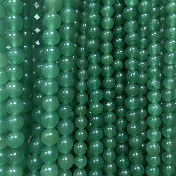 Aventurine verte, perles rondes de 6 ou 8 mm. Vendu en fil de perle 38/39 cm, en bracelet de 17 à 21cm, en collier de 45 ou sautoir de 60cm. Qualité AA à AAA, superbes perles !