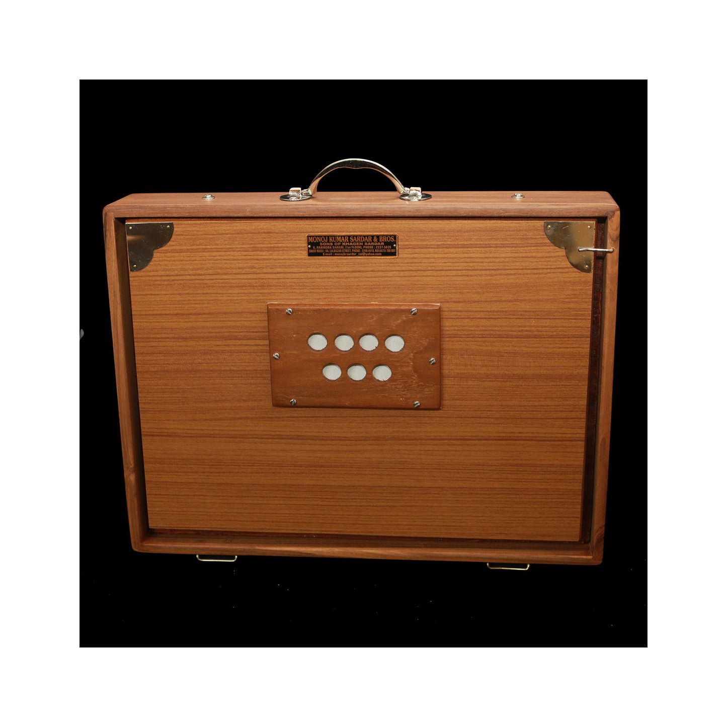 Shruti Box en 432 ou 440 hertz. à 3 rangées d'octaves, un pur instrument à tonalité fondamentale. Cela fonctionne comme un petit harmonium sans touches. 41,00 × 32,00 × 8,50 cm - 4,90 kg. Vendu avec housse